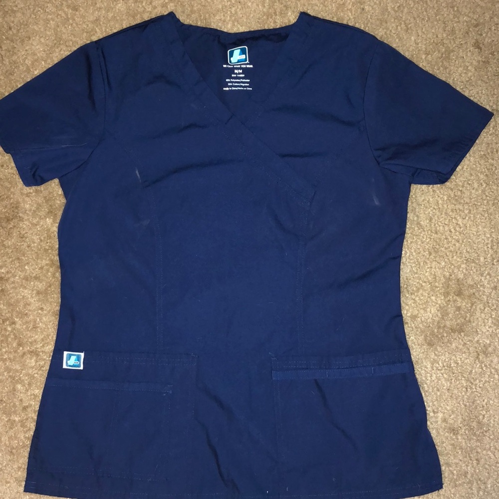 Medium scrub top